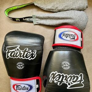 Fairtex Muay Thai Black Boxing Gloves